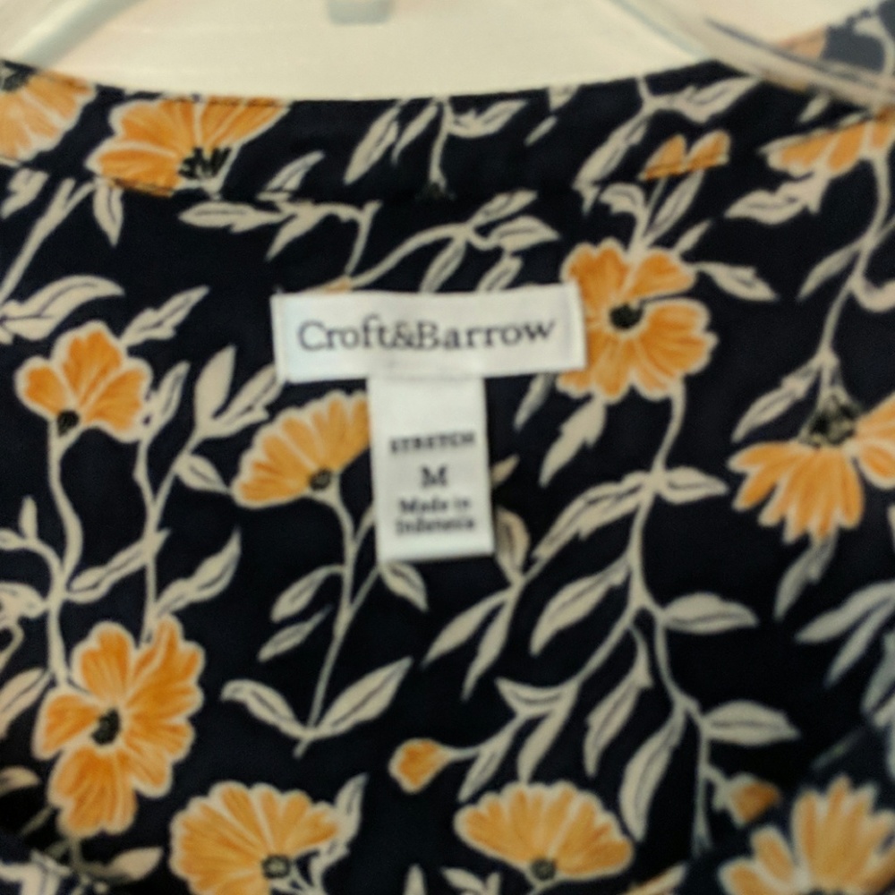 Croft & Barrow blouse.  Size M. - Picture 4 of 4